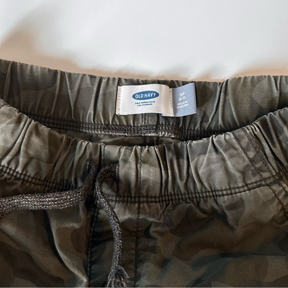 Two pair boys Old Navy shorts - Picture 3 of 8
